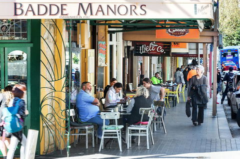Glebe Self-Contained Modern One-Bedroom Apartments - Holiday Cairns 1