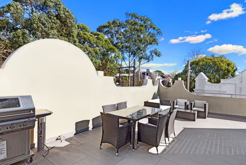 Glebe Self-Contained Modern One-Bedroom Apartments - Holiday Cairns 0
