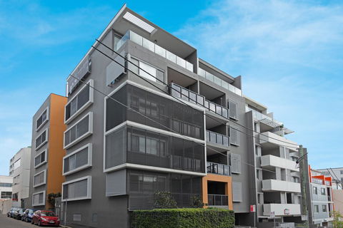 Large Light Luxe 3BDR 2BA Free Parking - Walk To Sydney Uni And RPA - Holiday Cairns 11