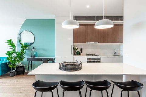 Large Light Luxe 3BDR 2BA Free Parking - Walk To Sydney Uni And RPA - Holiday Cairns 5