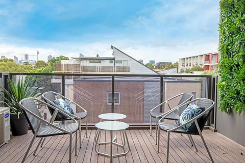 Large Light Luxe 3BDR 2BA Free Parking - Walk To Sydney Uni And RPA - Holiday Cairns 4