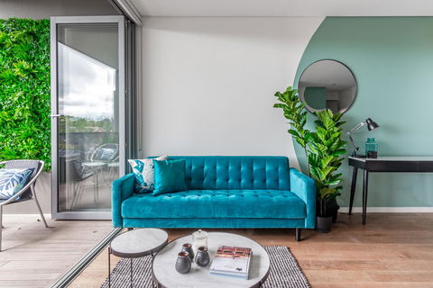 Large Light Luxe 3BDR 2BA Free Parking - Walk To Sydney Uni And RPA - Holiday Cairns 3