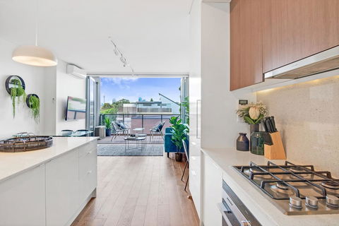 Large Light Luxe 3BDR 2BA Free Parking - Walk To Sydney Uni And RPA - Holiday Cairns 0