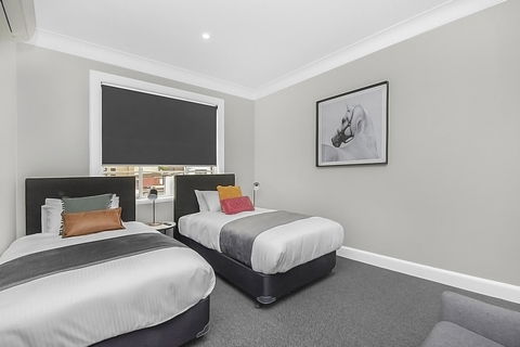 Horse And Jockey Hotel Homebush - Holiday Cairns 4