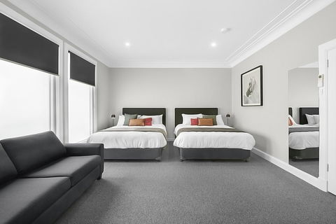 Horse And Jockey Hotel Homebush - Holiday Cairns 1