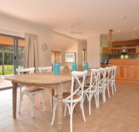 James Estate Guesthouse - Holiday Cairns