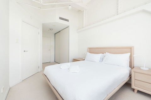 Waterfront Apartment On Sydney Harbour - Holiday Cairns 10