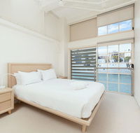 Waterfront Apartment on Sydney Harbour - Holiday Cairns
