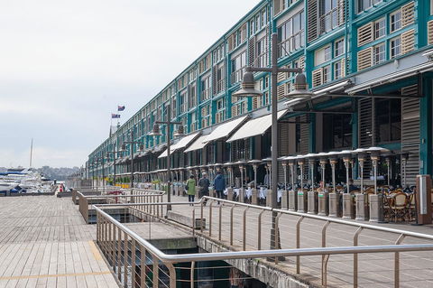 Waterfront Apartment On Sydney Harbour - Holiday Cairns 14