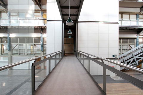 Waterfront Apartment On Sydney Harbour - Holiday Cairns 15