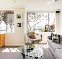 Waterfront Apartment Brimming with Inspirational Artwork - Holiday Cairns