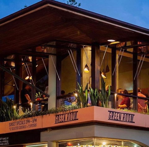 Beach Hotel Resort - Holiday Cairns 1