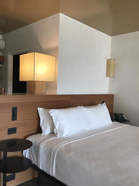 Beach Hotel Resort - Holiday Cairns 23