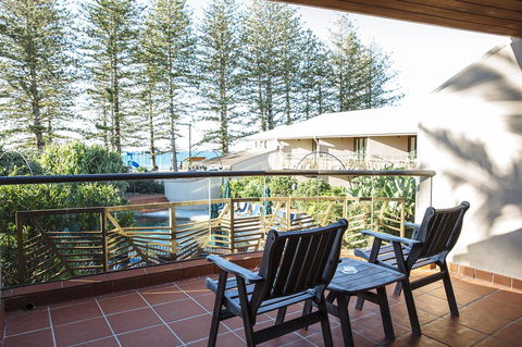 Beach Hotel Resort - Holiday Cairns 2