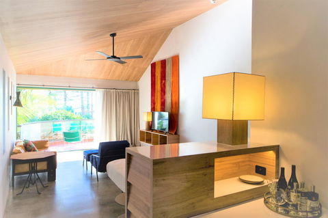 Beach Hotel Resort - Holiday Cairns 3