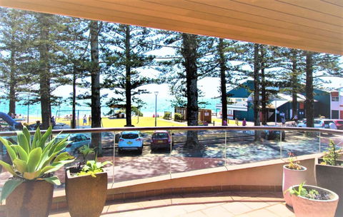 Beach Hotel Resort - Holiday Cairns 19