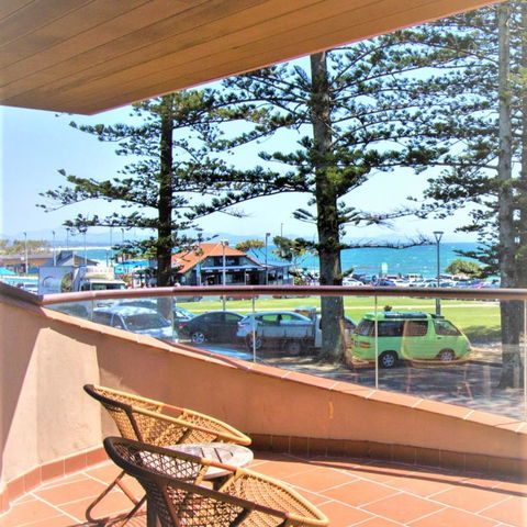 Beach Hotel Resort - Holiday Cairns 18
