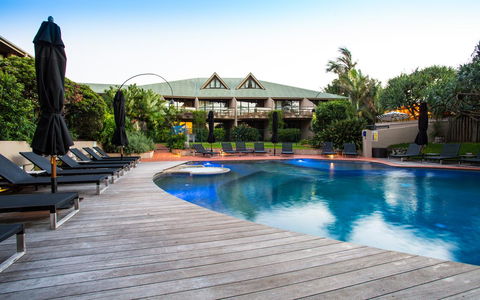Beach Hotel Resort - Holiday Cairns 0
