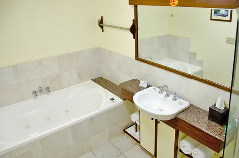 Beach Hotel Resort - Holiday Cairns 39