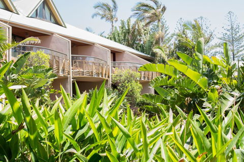 Beach Hotel Resort - Holiday Cairns 4