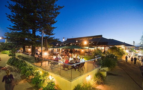 Beach Hotel Resort - Holiday Cairns 26