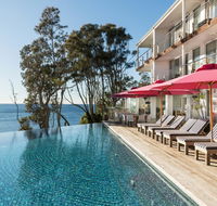 Bannisters by the Sea - Holiday Cairns