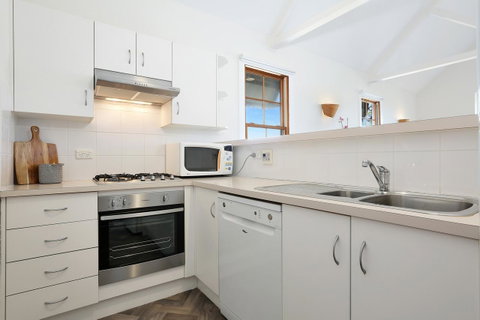 Bellevue Accommodation - Holiday Cairns 1