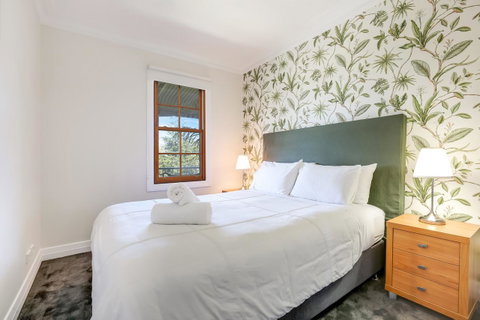 Bellevue Accommodation - Holiday Cairns 0