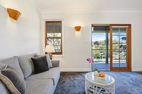 Bellevue Accommodation - Holiday Cairns 3