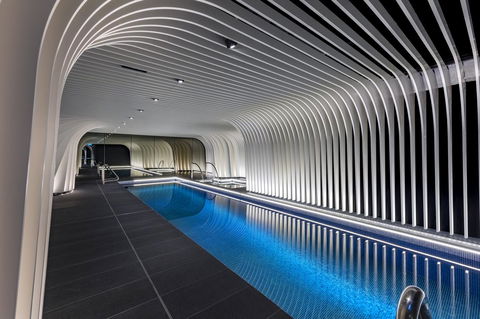 SKYE Suites Sydney - Holiday Cairns 10