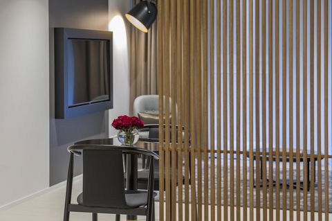 SKYE Suites Sydney - Holiday Cairns 28