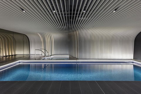 SKYE Suites Sydney - Holiday Cairns 6