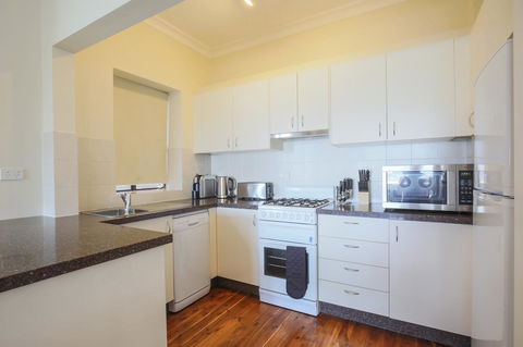 Ultimate Bondi Escape #2 - A Bondi Beach Holiday Home - Holiday Cairns 4