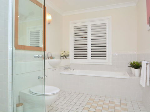 Villa De Saran Located Within Cypress Lakes - Holiday Cairns 4