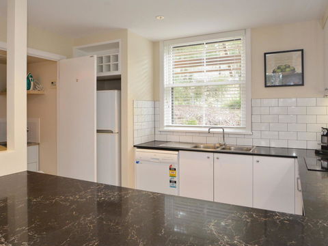 Villa De Saran Located Within Cypress Lakes - Holiday Cairns 3