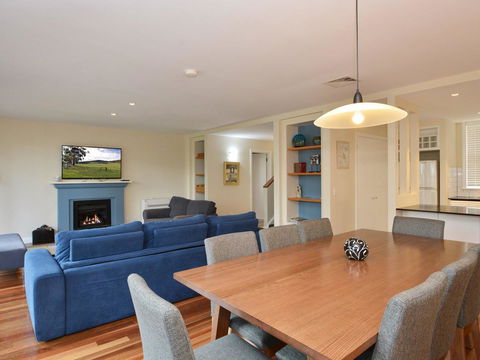 Villa De Saran Located Within Cypress Lakes - Holiday Cairns 12