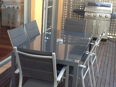 Villa De Saran Located Within Cypress Lakes - Holiday Cairns 7