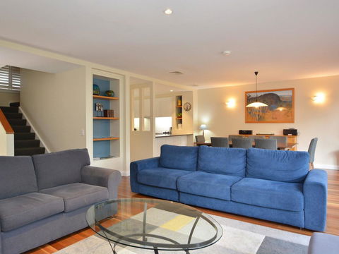Villa De Saran Located Within Cypress Lakes - Holiday Cairns 11