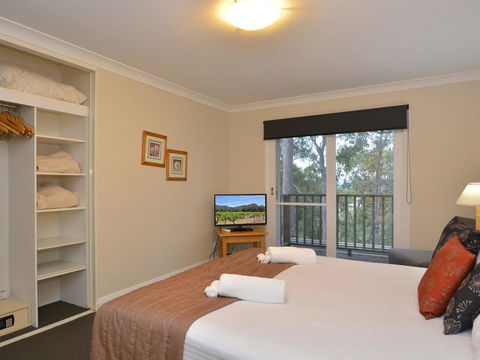 Villa De Saran Located Within Cypress Lakes - Holiday Cairns 1