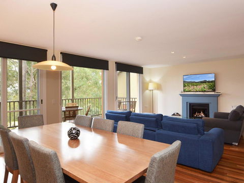 Villa De Saran Located Within Cypress Lakes - Holiday Cairns 6