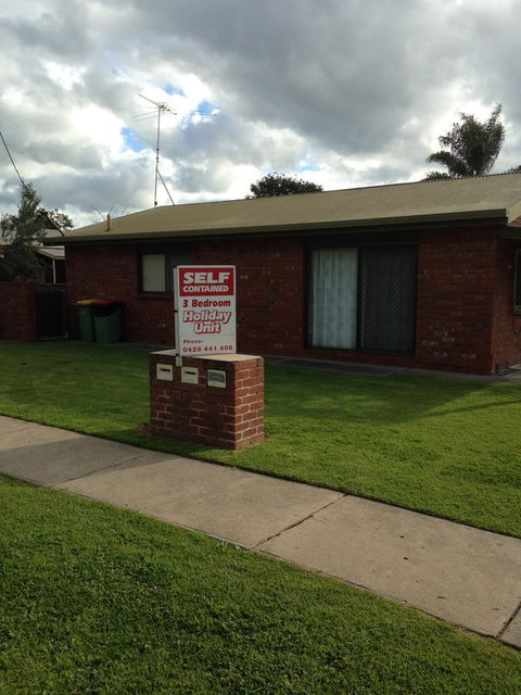 7 Melbourne Street - Holiday Cairns 0