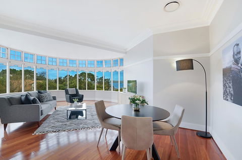 Huge Harbour View Apartment In Historic Home - Holiday Cairns 7