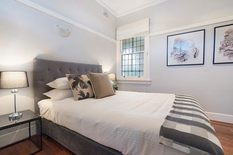 Huge Harbour View Apartment In Historic Home - Holiday Cairns 3