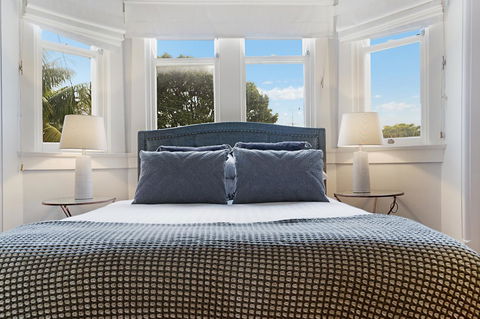 Huge Harbour View Apartment In Historic Home - Holiday Cairns 2