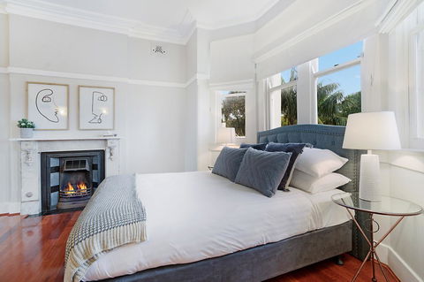 Huge Harbour View Apartment In Historic Home - Holiday Cairns 9