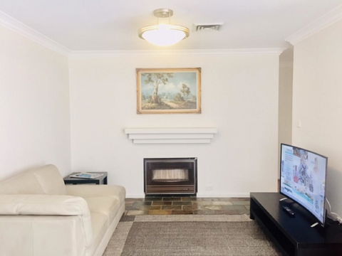 Beautiful Family Holiday House - Holiday Cairns 5