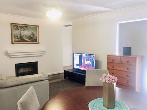 Beautiful Family Holiday House - Holiday Cairns 4