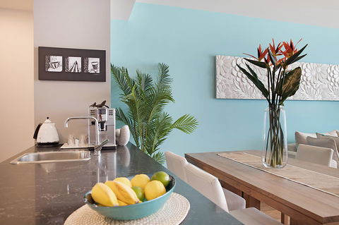 Arena Luxury Beachfront Apartment - Holiday Cairns 16