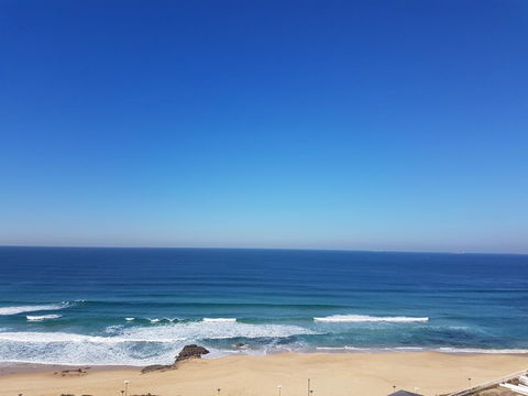 Arena Luxury Beachfront Apartment - Holiday Cairns 5