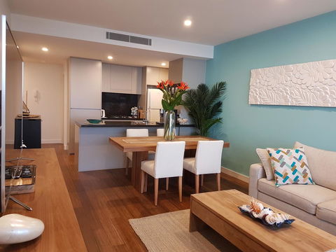 Arena Luxury Beachfront Apartment - Holiday Cairns 39